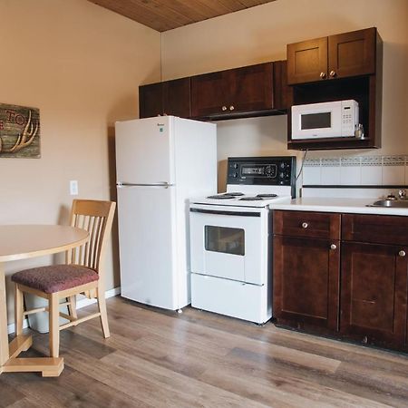 Canadas Best Value Inn And Suites Fernie Exterior photo