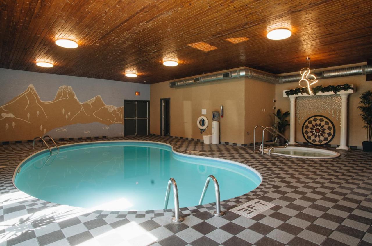 Canadas Best Value Inn And Suites Fernie Exterior photo