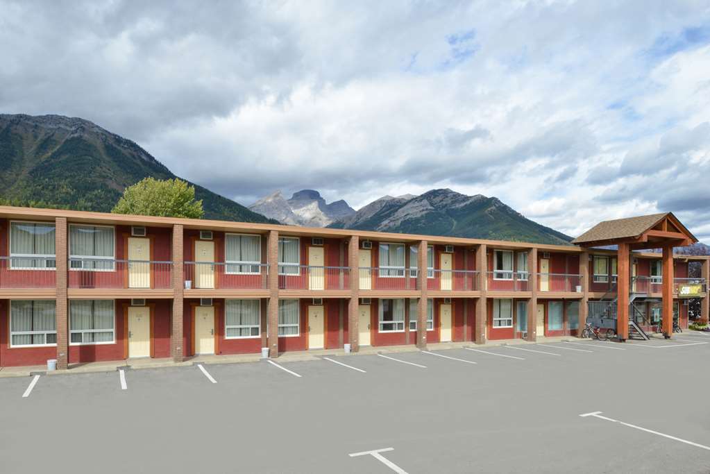 Canadas Best Value Inn And Suites Fernie Exterior photo