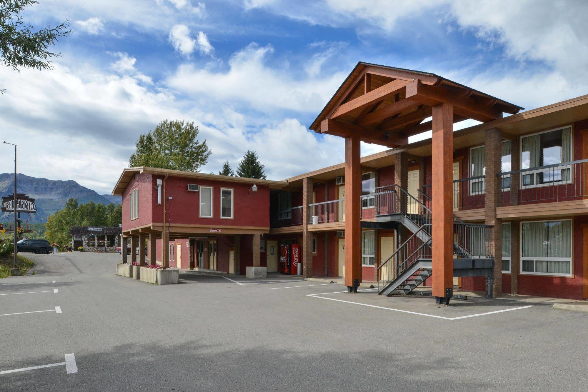 Canadas Best Value Inn And Suites Fernie Exterior photo