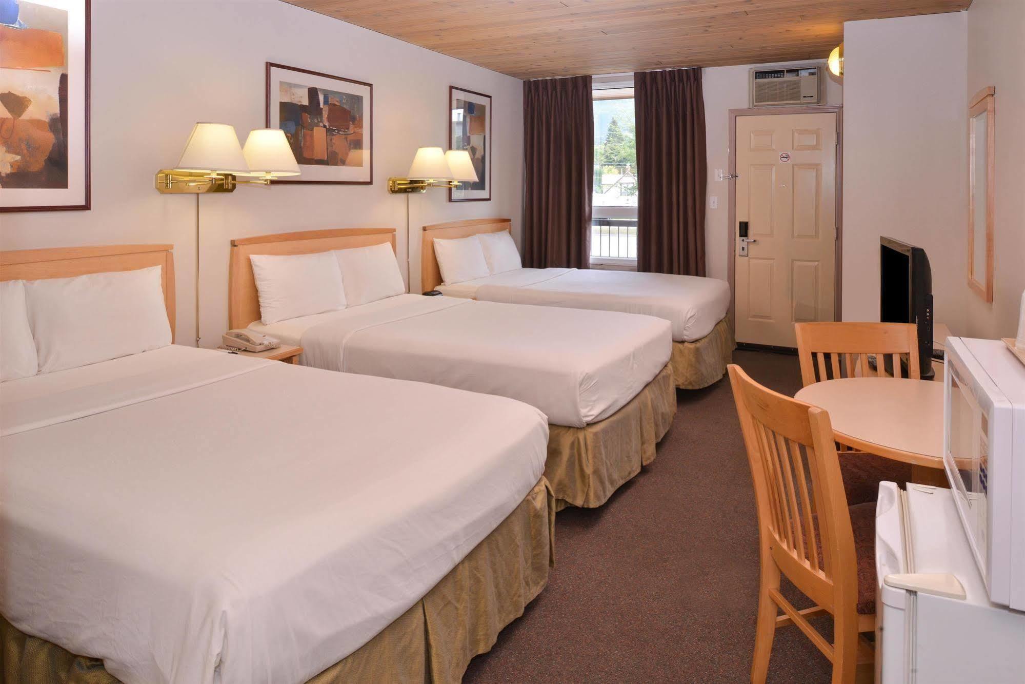 Canadas Best Value Inn And Suites Fernie Exterior photo