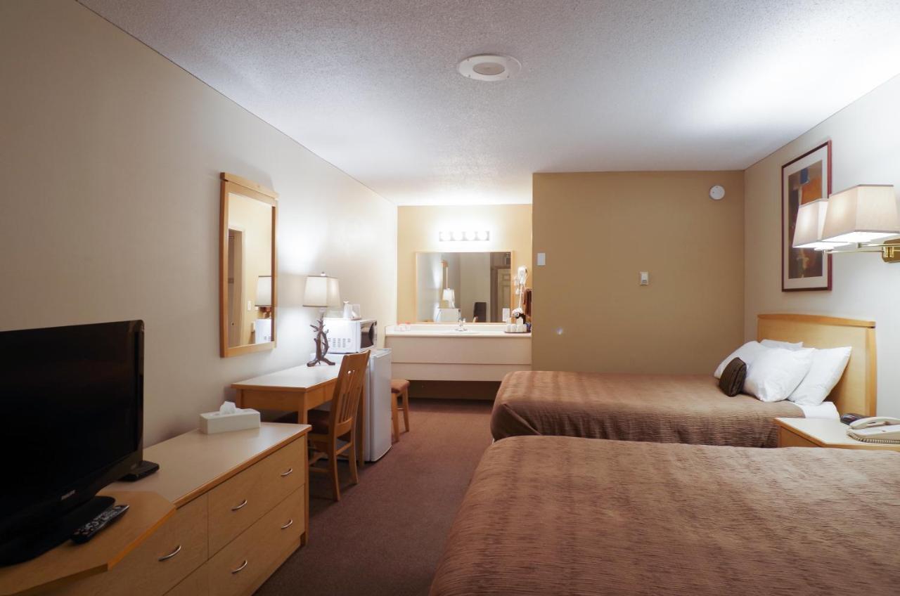 Canadas Best Value Inn And Suites Fernie Exterior photo