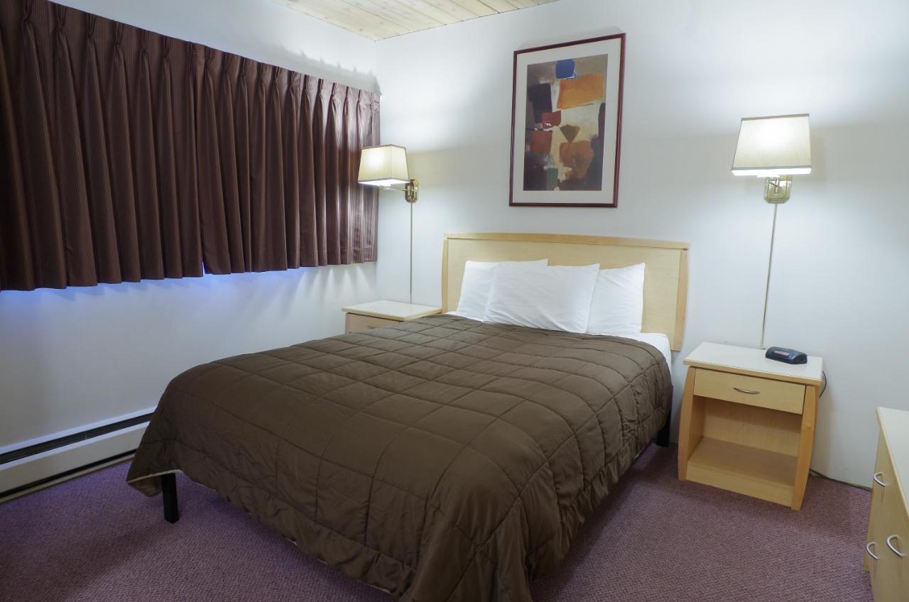 Canadas Best Value Inn And Suites Fernie Exterior photo